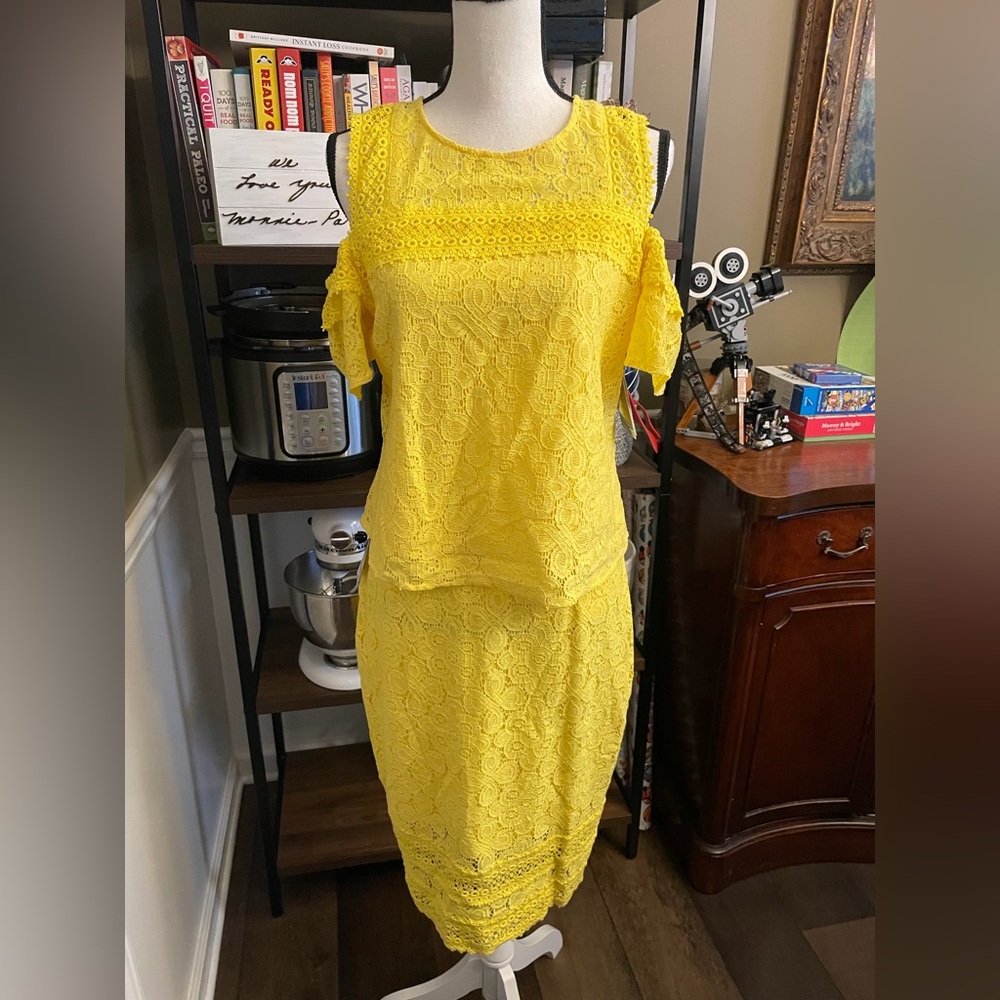 NWT Project RUNWAY Yellow Lace Blouse and Pencil Skirt